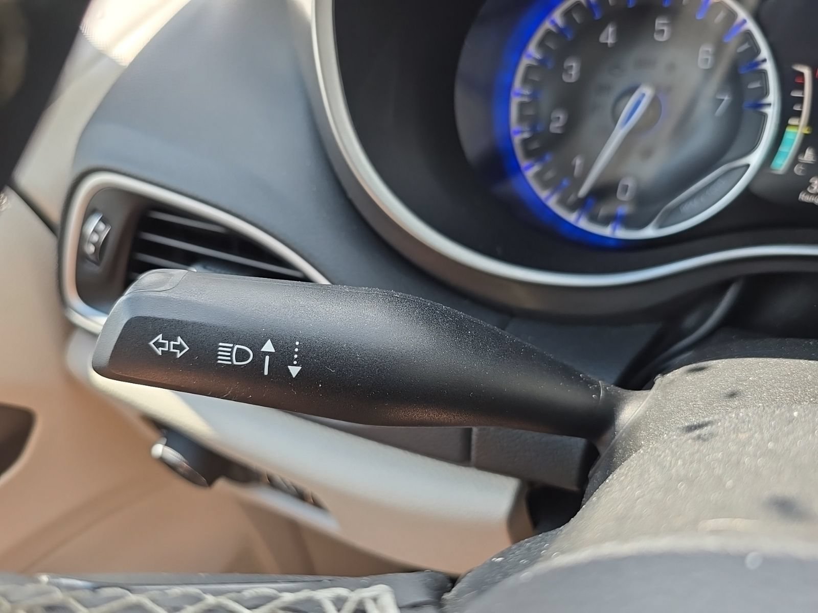 Used 2023 Chrysler Pacifica Touring-L FWD image 22
