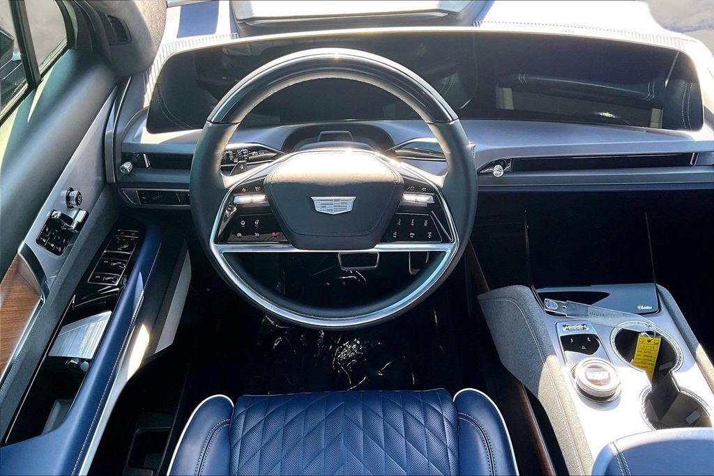 Certified 2026 Cadillac Vistiq Premium Luxury image 8
