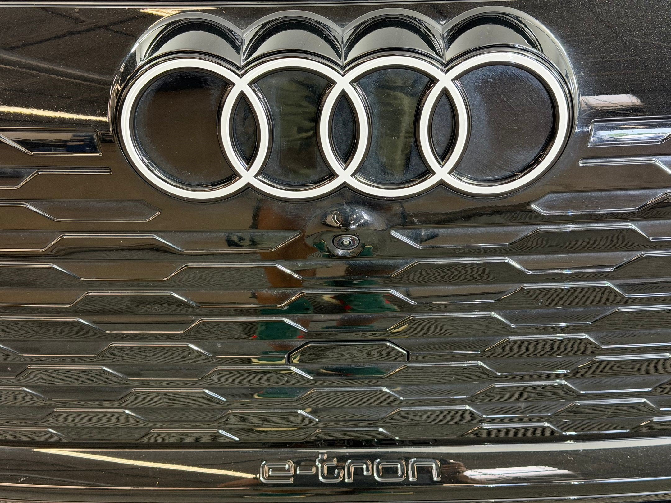 Certified 2025 Audi Q6 e-tron Premium w/ Convenience Package RWD image 25
