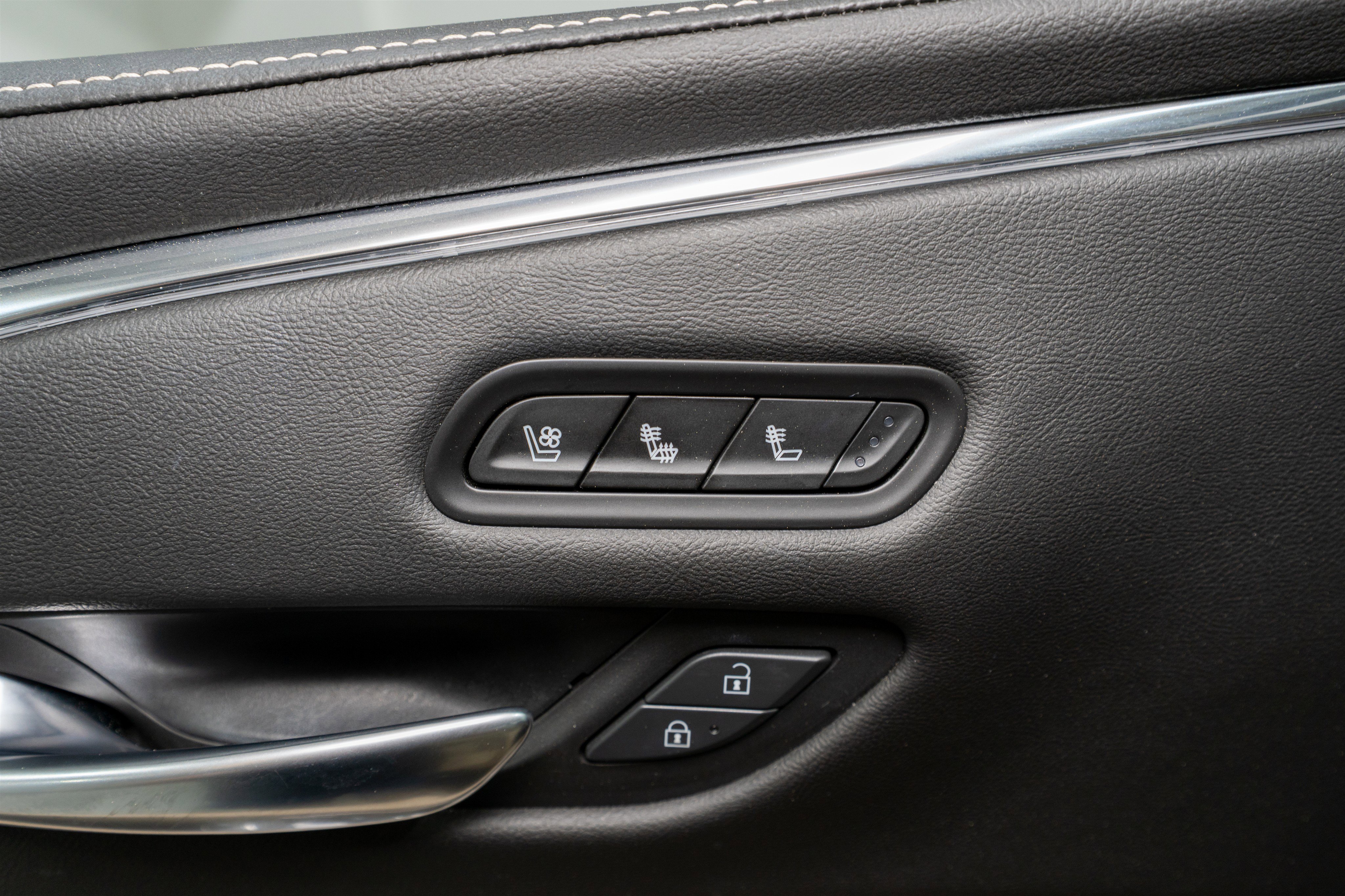 Used 2021 Cadillac Escalade Premium Luxury w/ Driver Assist Tech Package image 15