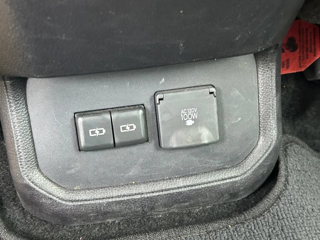 Certified 2024 Toyota Highlander Platinum FWD image 25