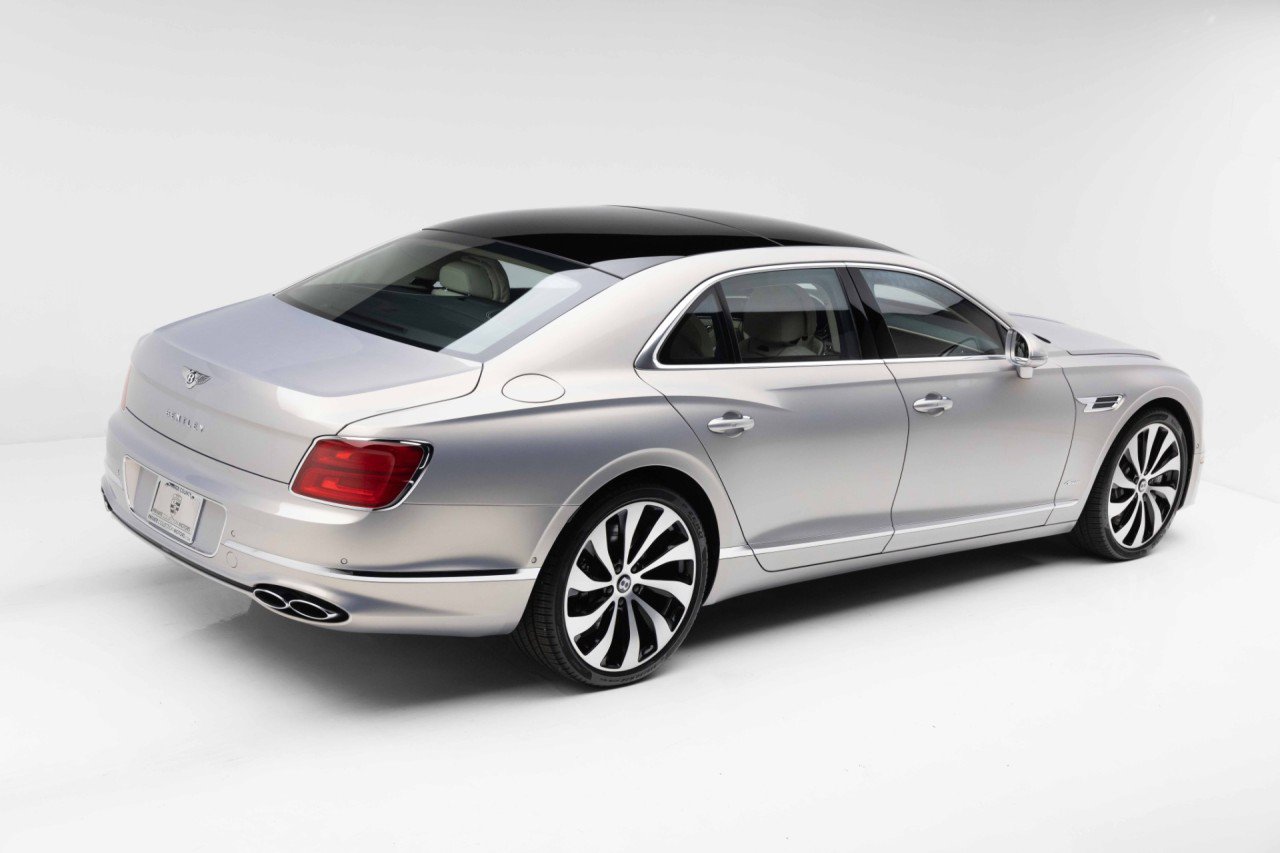 Used 2024 Bentley Flying Spur Azure AWD/4WD image 3