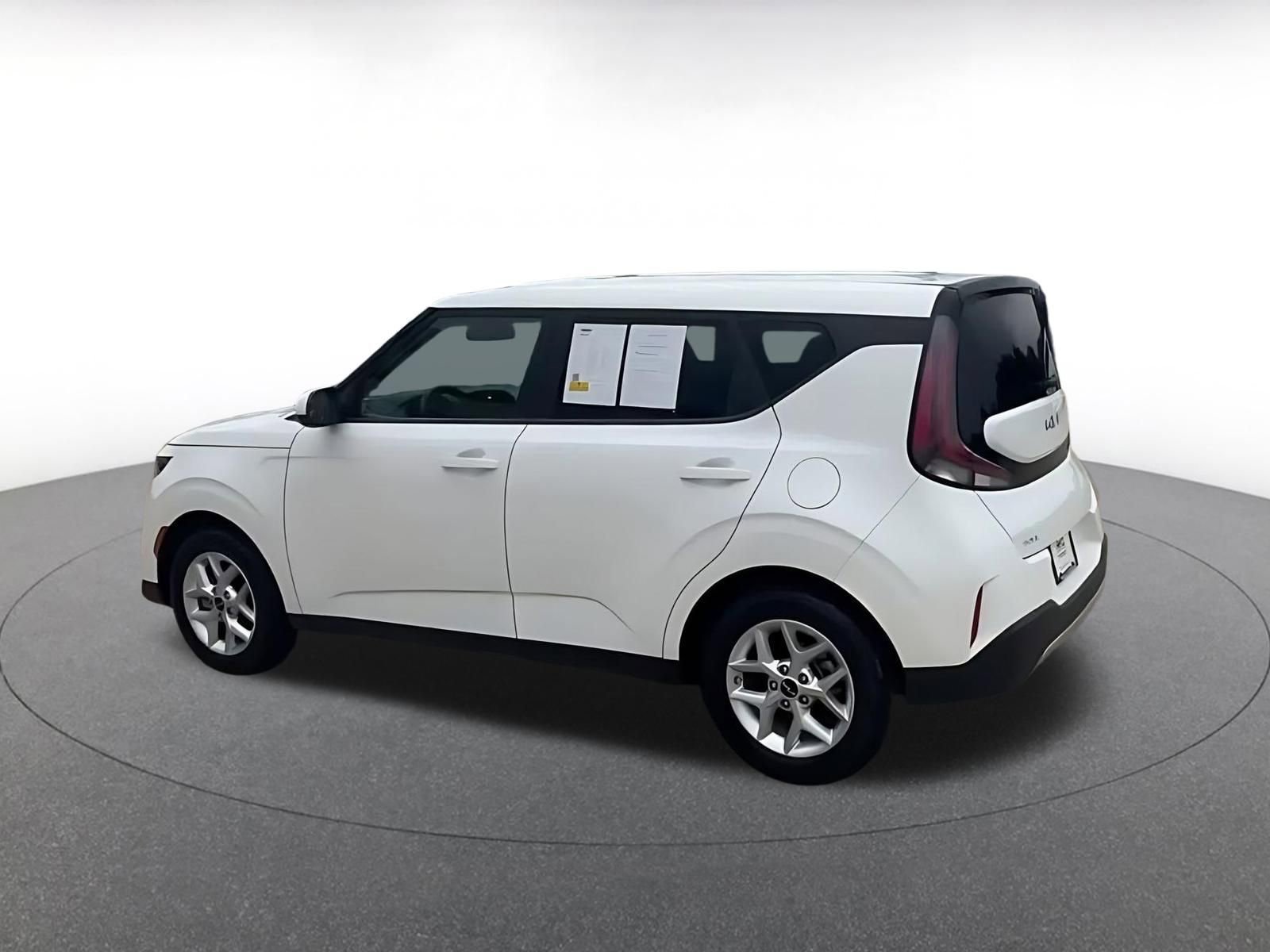 Used 2025 Kia Soul LX w/ LX Technology Package FWD image 10