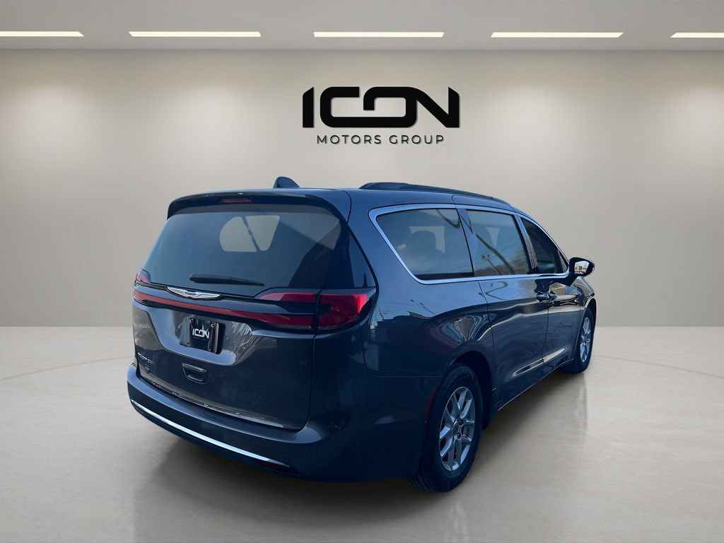 Used 2022 Chrysler Pacifica Touring-L FWD image 5