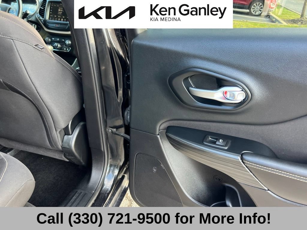Used 2015 Jeep Cherokee Latitude w/ Cold Weather Group AWD/4WD image 49