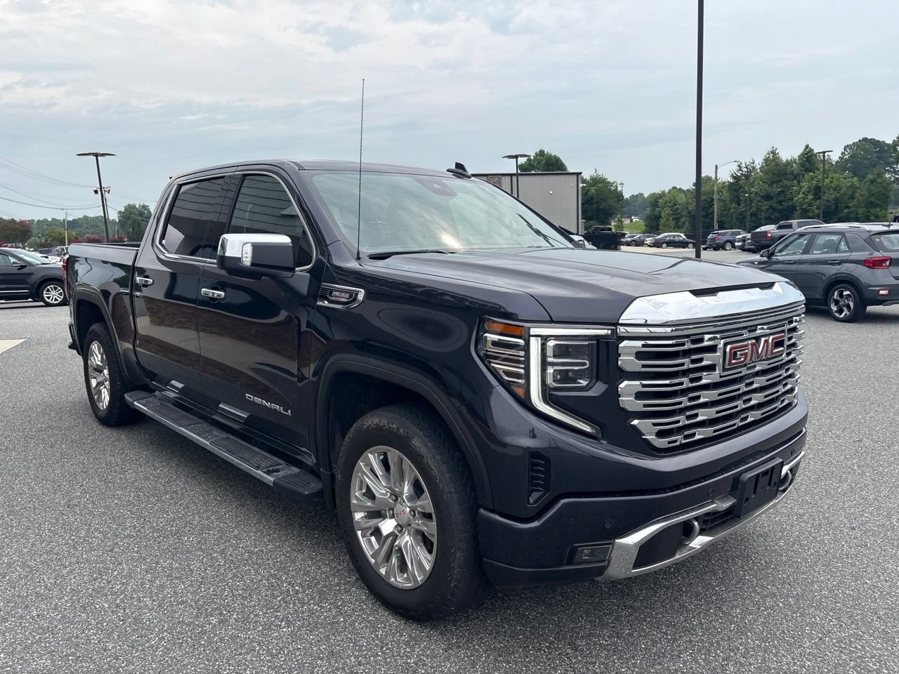 Used 2023 GMC Sierra 1500 Denali w/ Technology Package AWD/4WD image 8