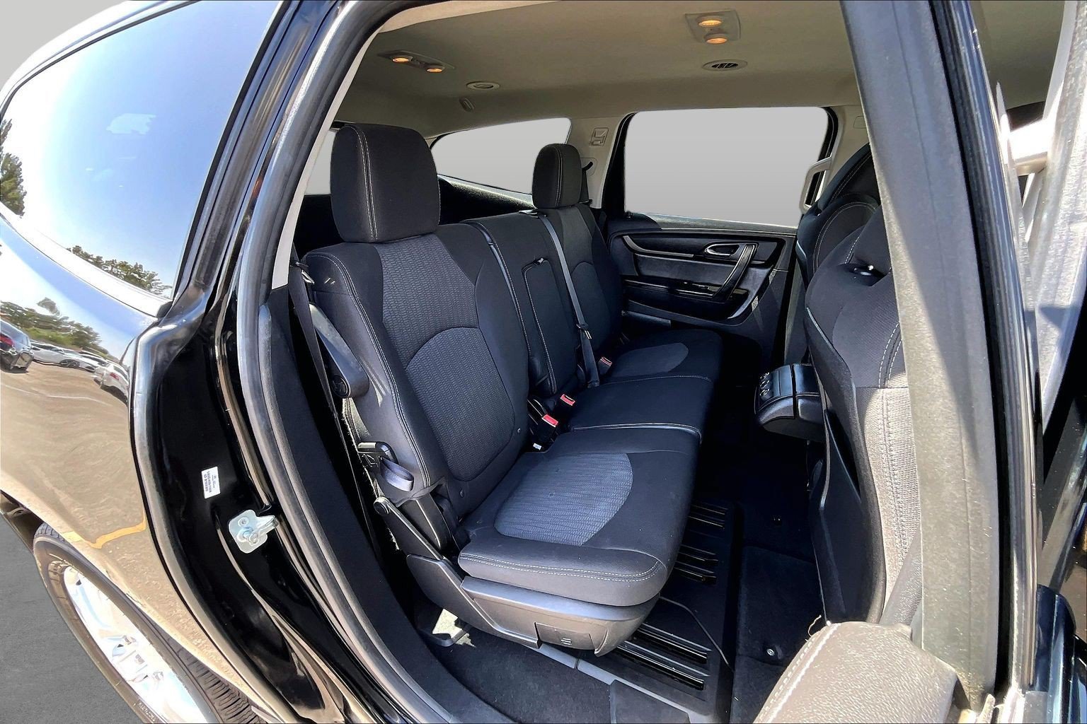 Used 2017 Chevrolet Traverse LT w/ Style and Technology Package FWD image 27