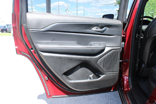 Used 2023 Jeep Grand Cherokee L Laredo AWD/4WD image 29