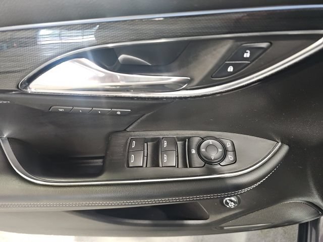 Used 2022 Buick Envision Essence w/ Safety Package FWD image 11