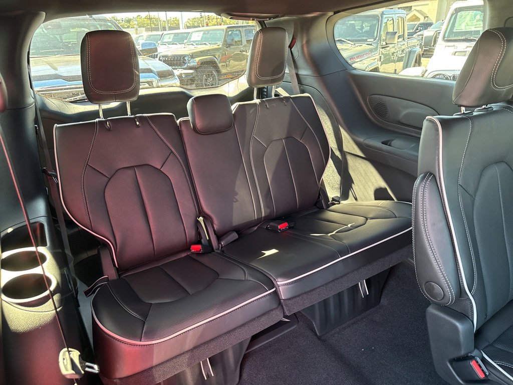New 2026 Chrysler Pacifica Limited w/ S Appearance Package image 16