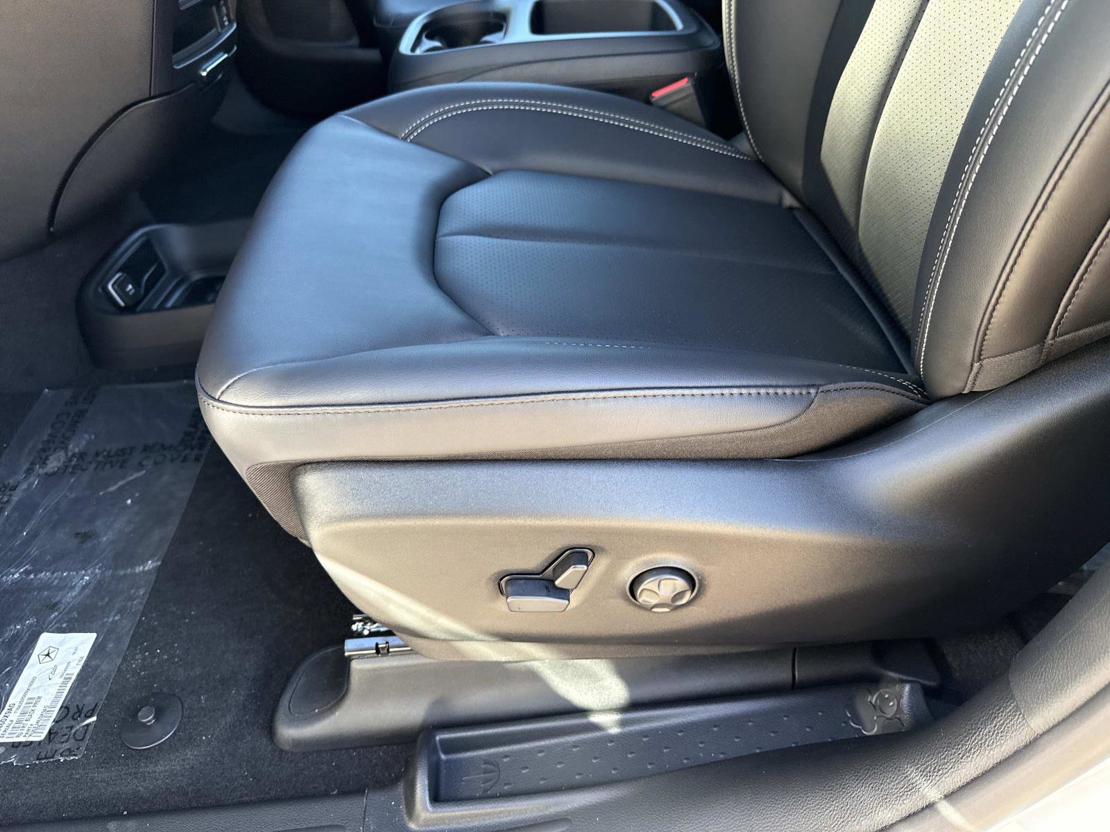 New 2026 Chrysler Pacifica Select image 21