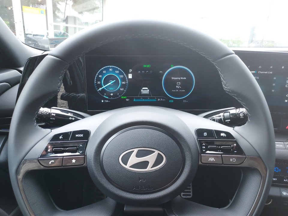 Certified 2025 Hyundai Elantra SEL image 32