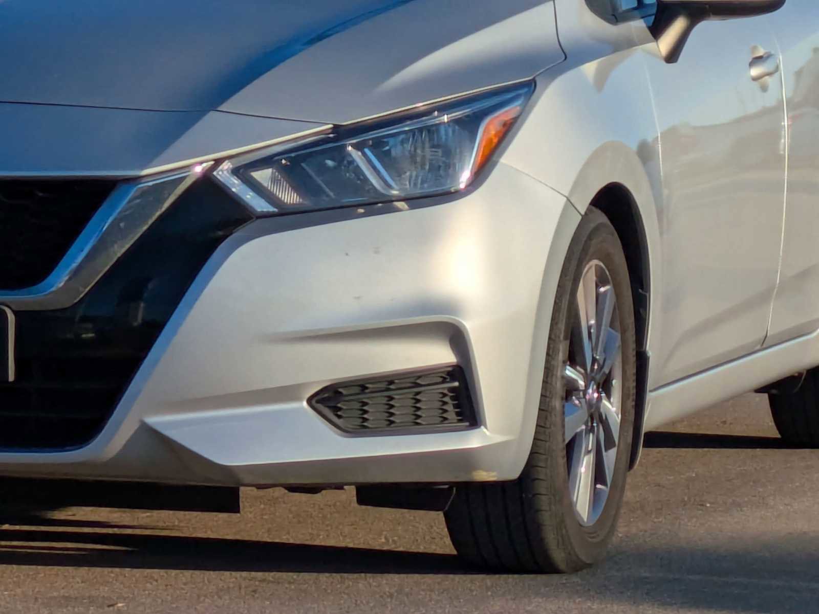 Used 2020 Nissan Versa SV image 9