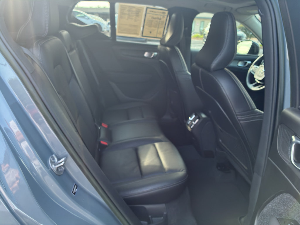 Used 2023 Volvo XC40 B4 Ultimate FWD image 23