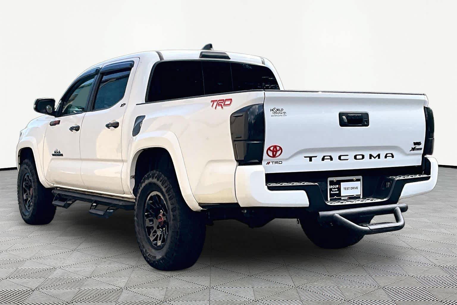 Used 2022 Toyota Tacoma SR5 w/ Technology Package RWD image 12