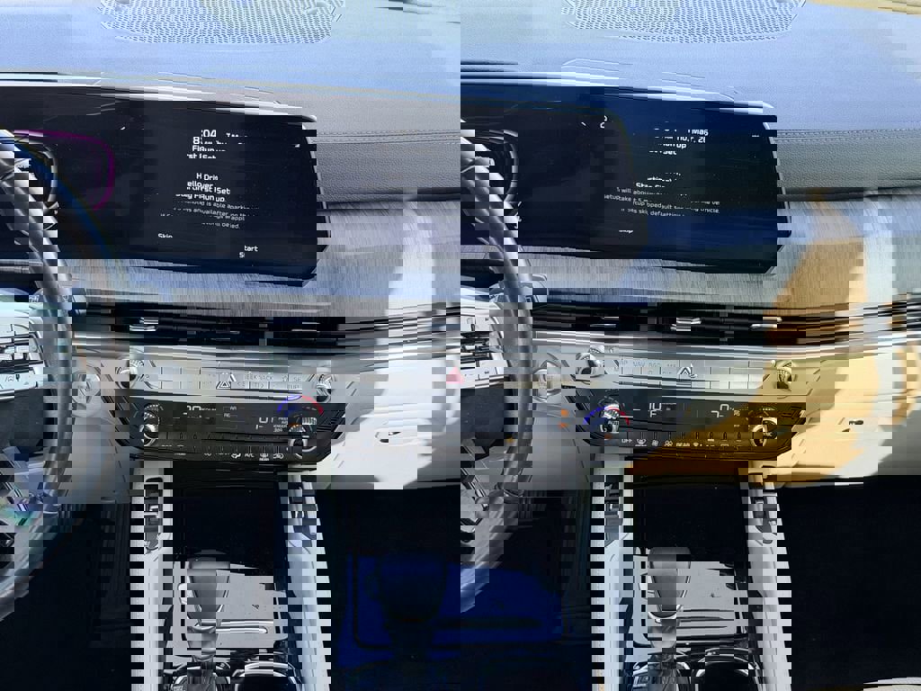 Used 2024 Kia Telluride EX w/ EX Captain's Chair Package image 16