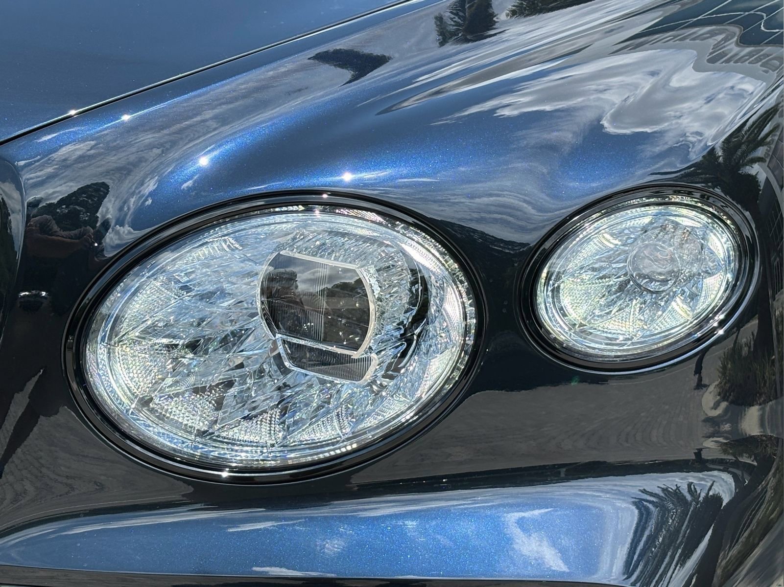 Used 2024 Bentley Bentayga image 23