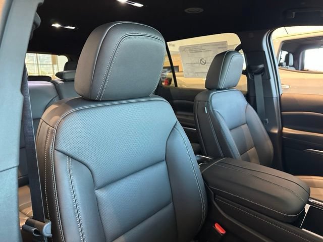 New 2027 Chevrolet Traverse LT w/ Midnight/Sport Edition AWD/4WD image 24