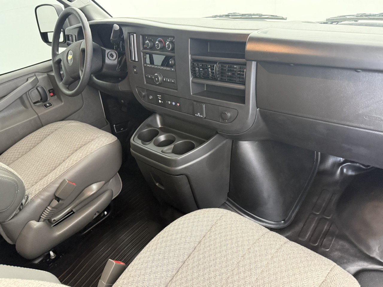 Used 2025 Chevrolet Express 2500 w/ Driver Convenience Package RWD image 15