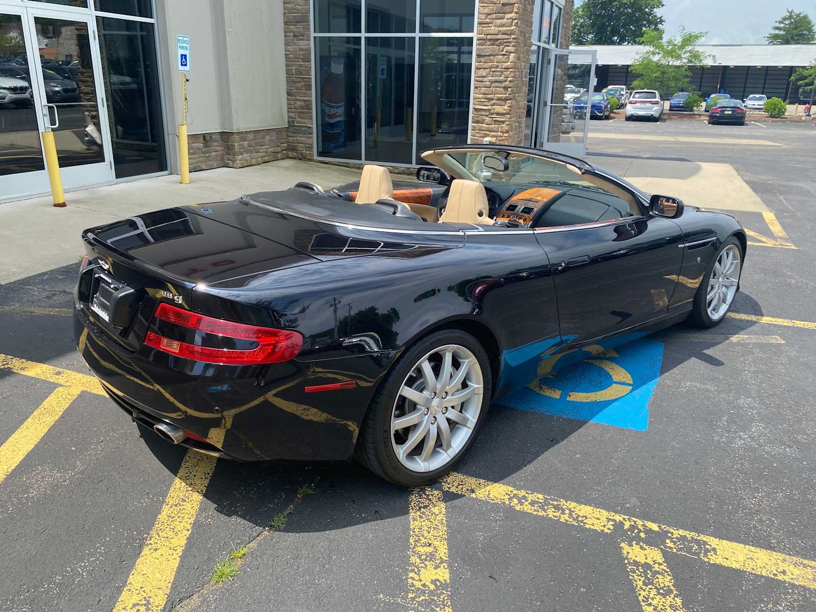 Used 2007 Aston Martin DB9 Volante RWD image 4