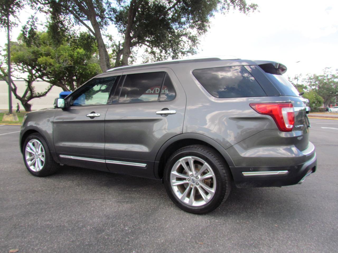 Used 2018 Ford Explorer Limited w/ Equipment Group 301A FWD image 5