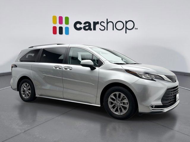Used 2023 Toyota Sienna XLE image 7