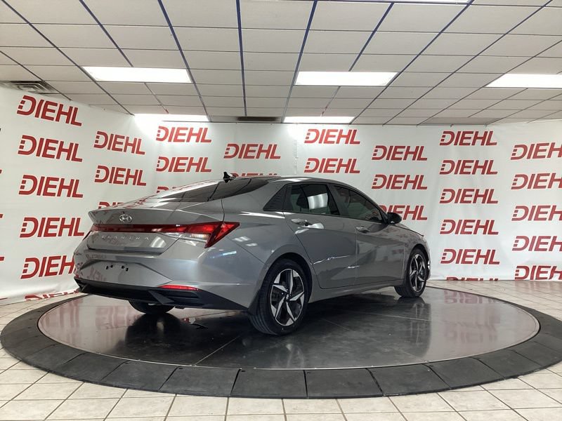 Used 2023 Hyundai Elantra SEL w/ Convenience Package FWD image 7