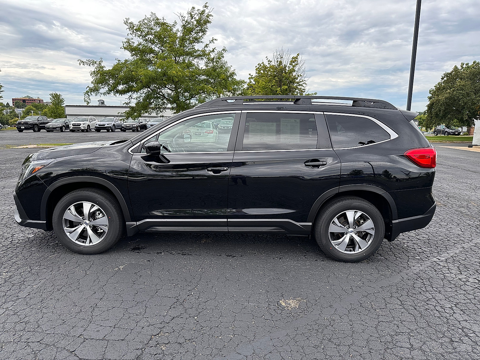 Certified 2025 Subaru Ascent Premium AWD/4WD image 6
