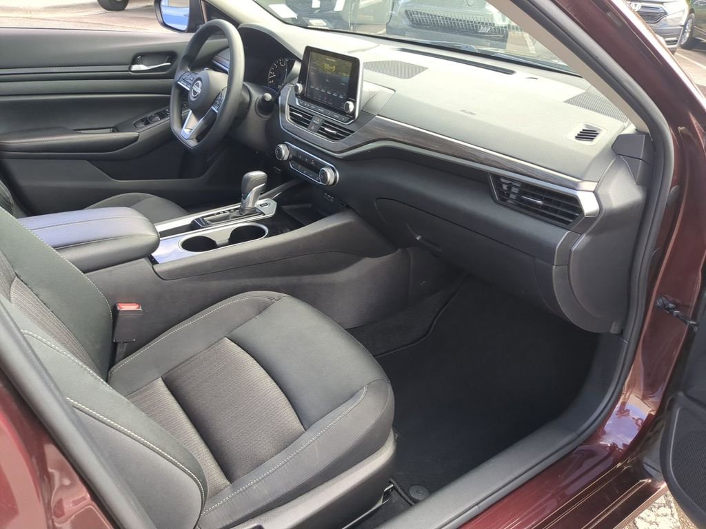Used 2024 Nissan Altima 2.5 SV FWD image 35