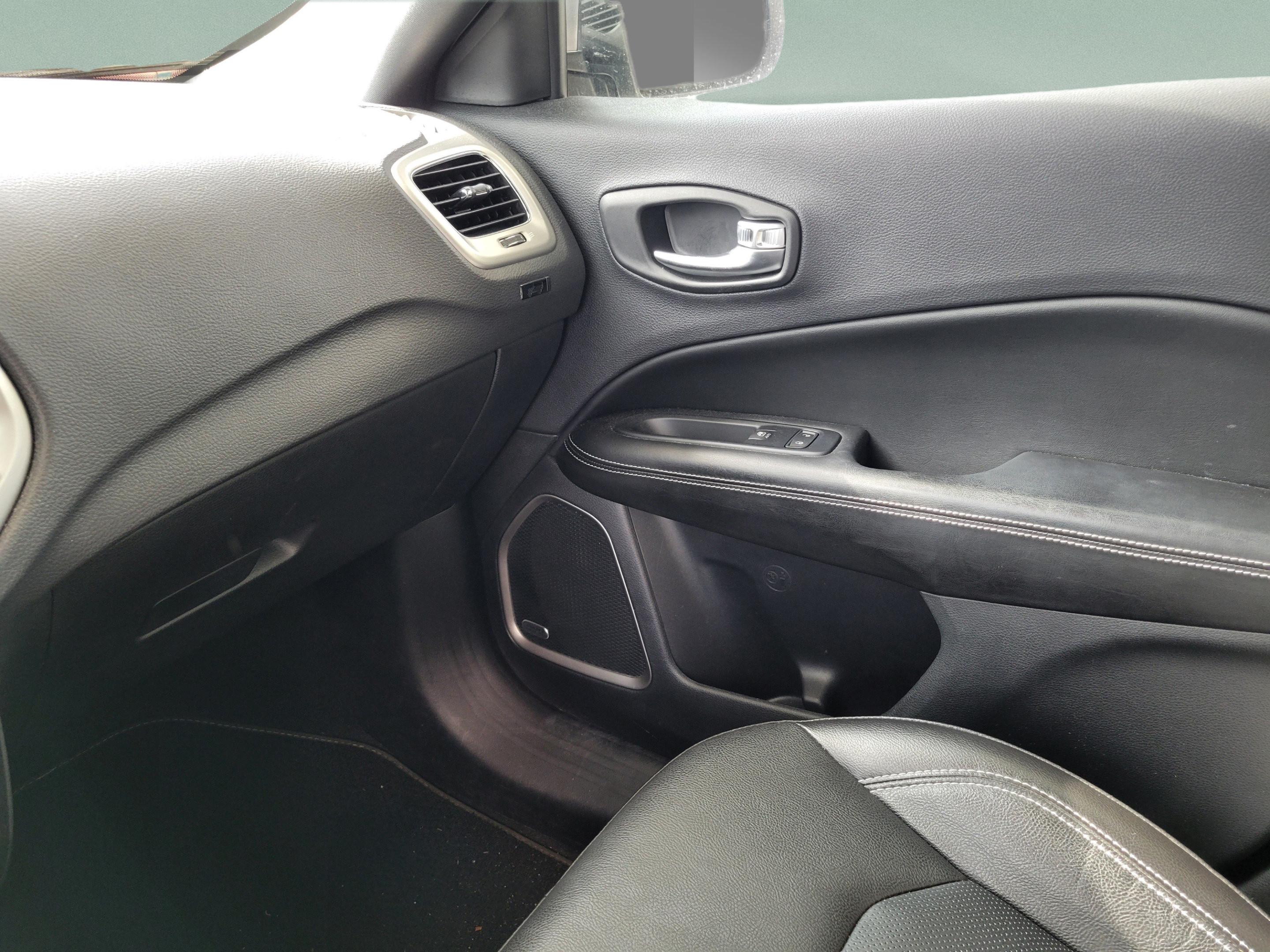 Certified 2021 Jeep Compass Latitude w/ Sun and Sound Group FWD image 19