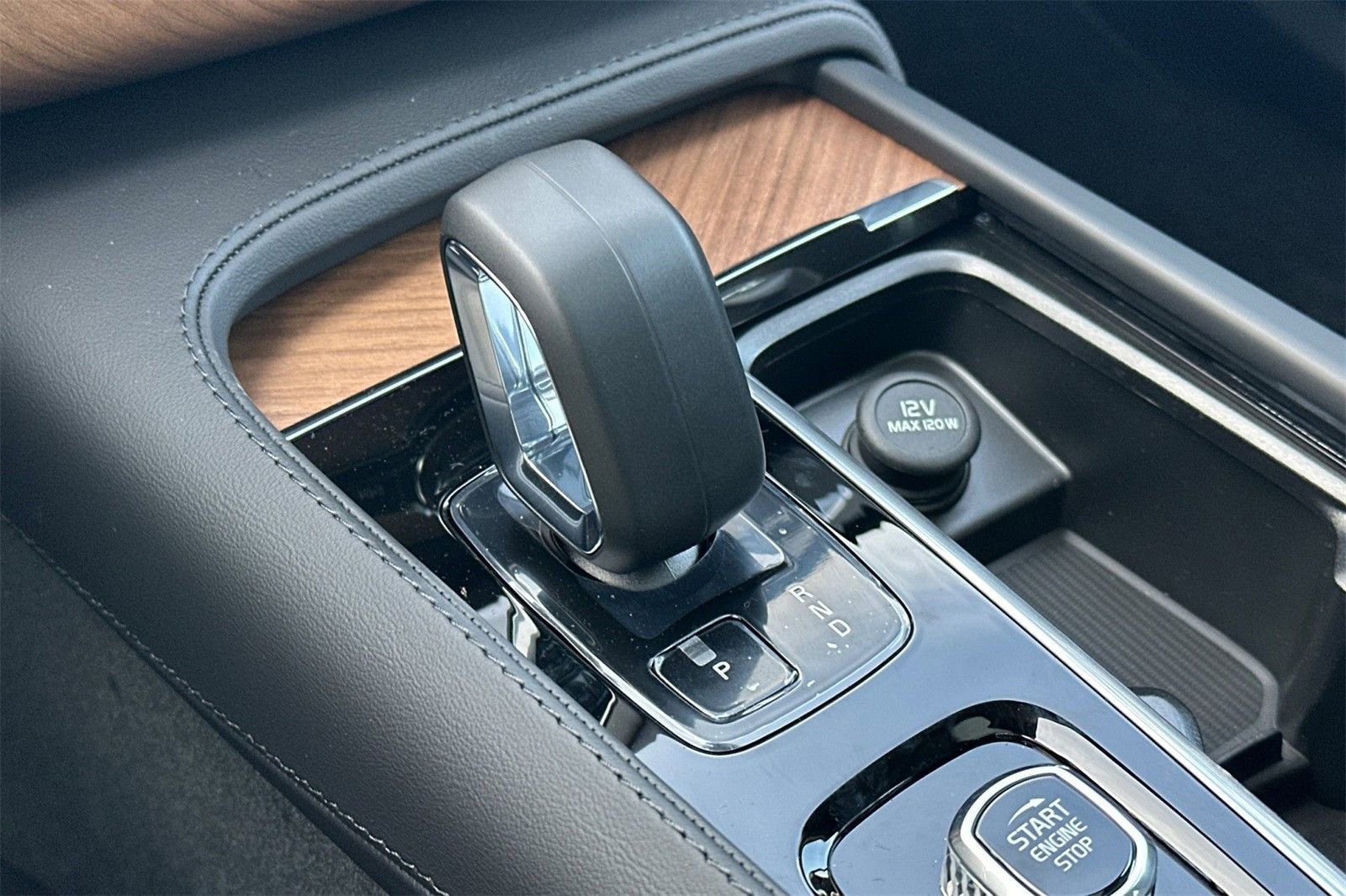 Certified 2025 Volvo XC90 B6 Plus w/ Protection Package Premier AWD/4WD image 22