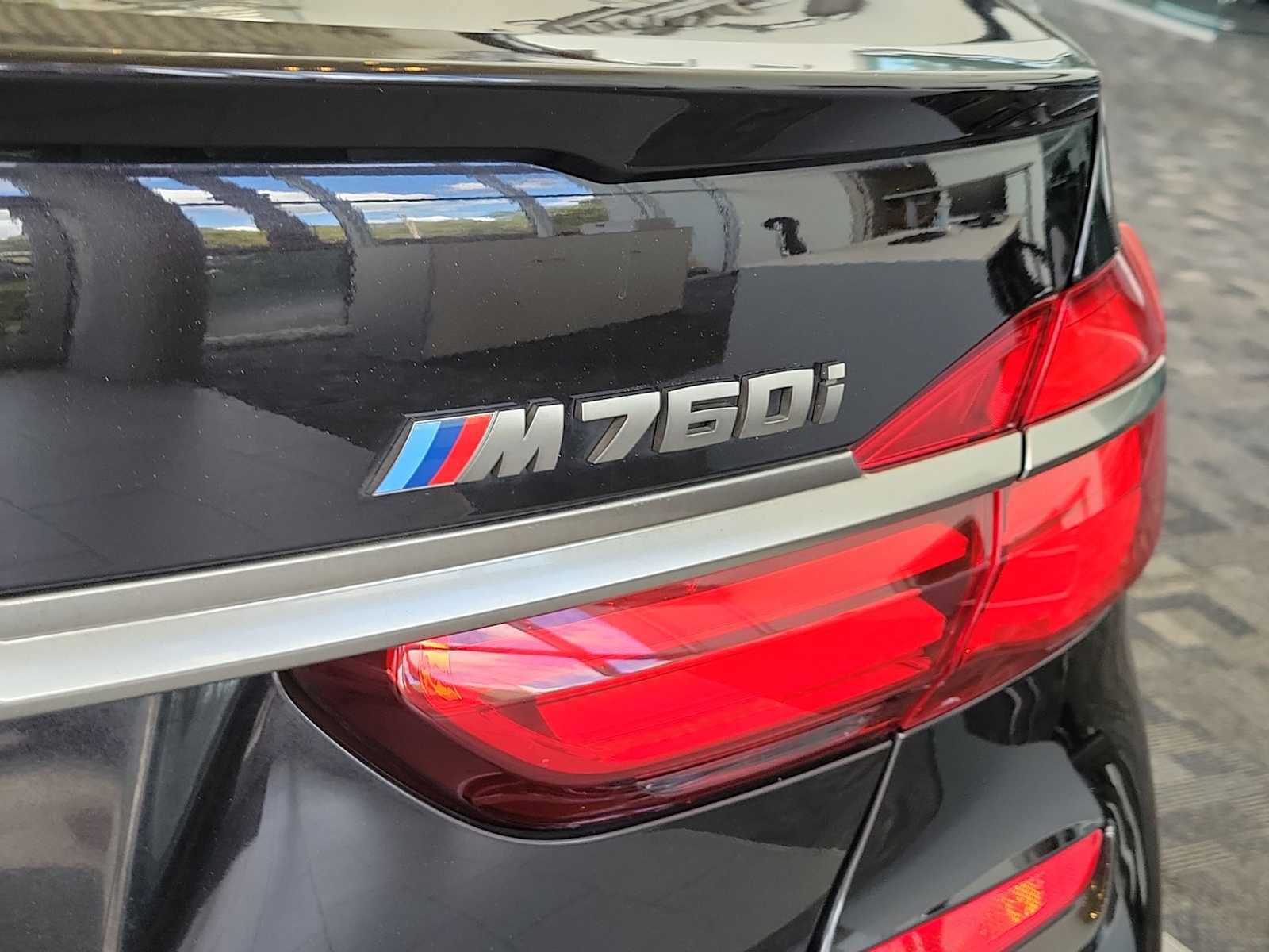 Used 2018 BMW M760i xDrive AWD/4WD image 7