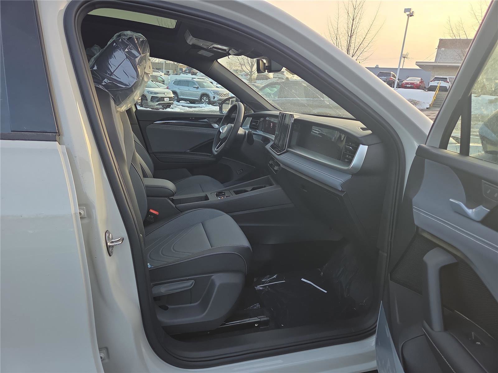 New 2026 Volkswagen Tiguan SE R-Line image 27