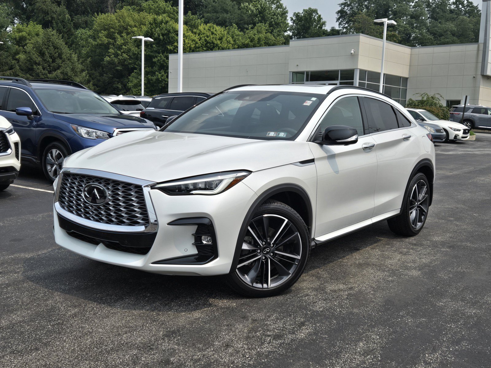 Certified 2025 INFINITI QX55 Essential AWD/4WD image 1