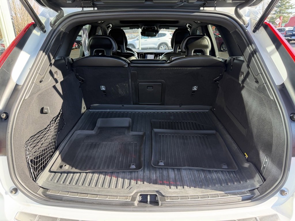 Used 2018 Volvo XC60 T6 R-Design w/ Convenience Package image 10