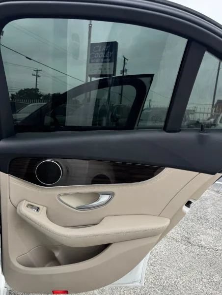 Used 2015 Mercedes-Benz C 300 4MATIC Sedan image 25