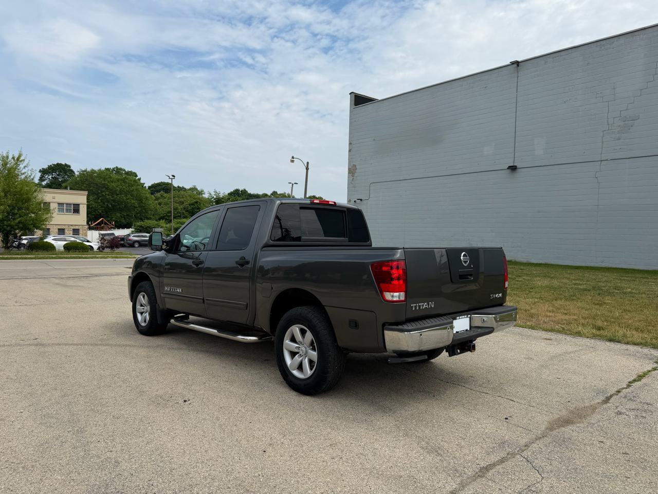 Used 2011 Nissan Titan SV w/ SV Premium Utility Pkg AWD/4WD image 5