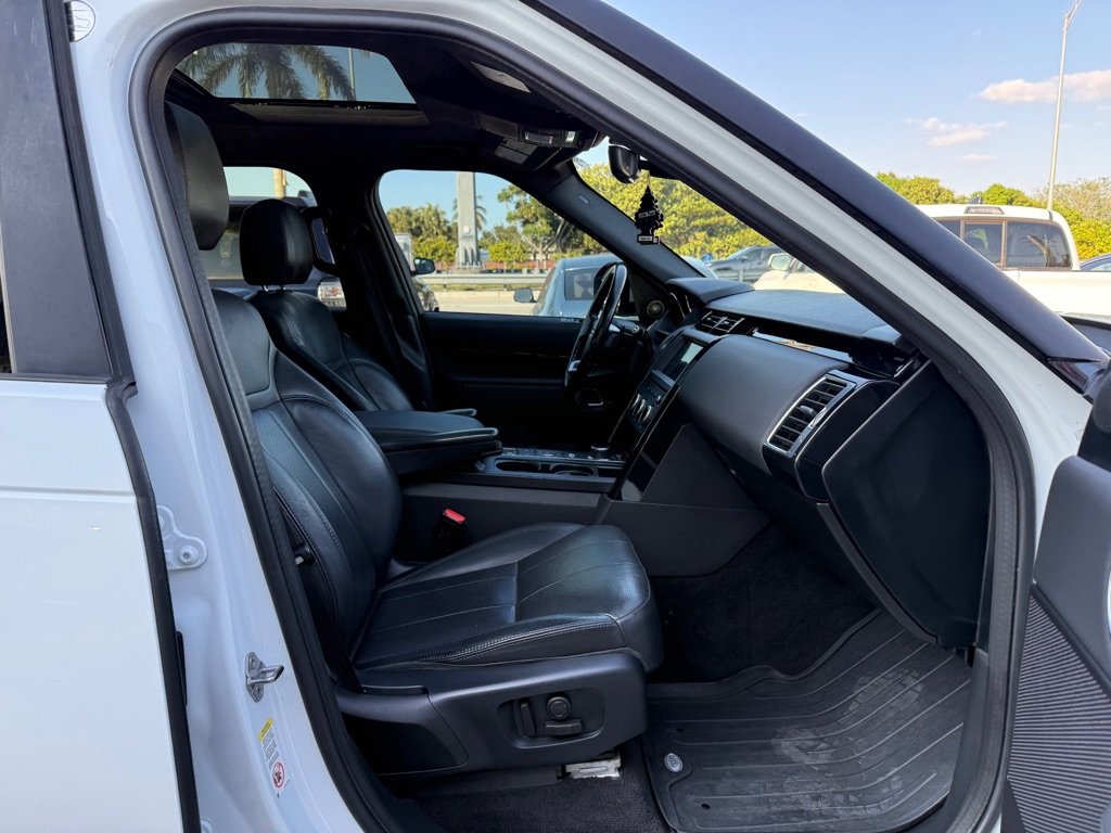 Used 2019 Land Rover Discovery SE image 30
