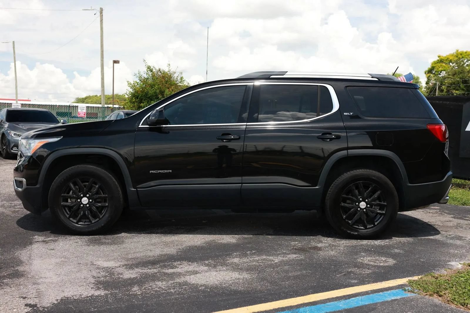 Used 2019 GMC Acadia SLT FWD image 3