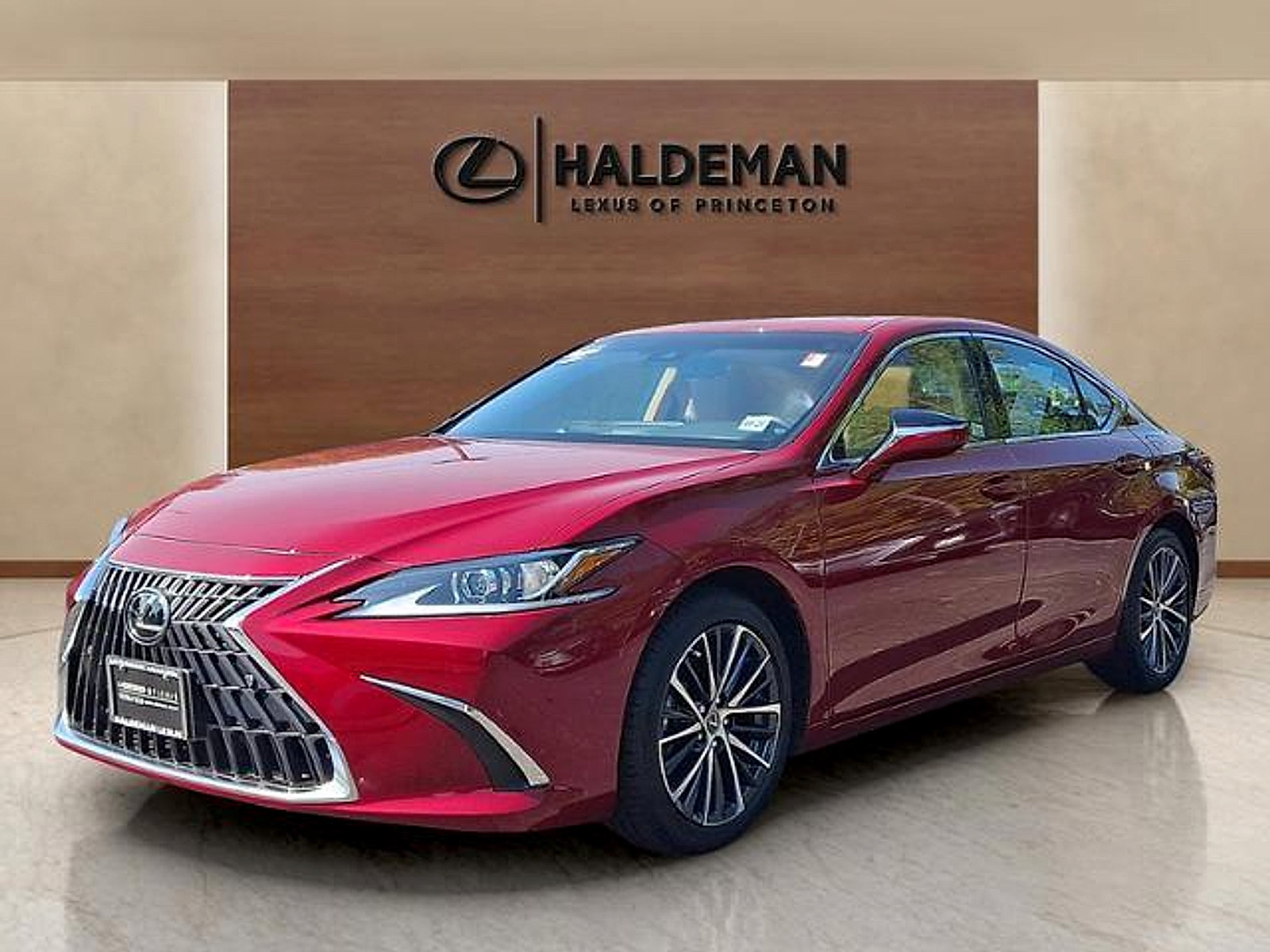 Used 2024 Lexus ES 350 w/ Premium Package FWD image 3