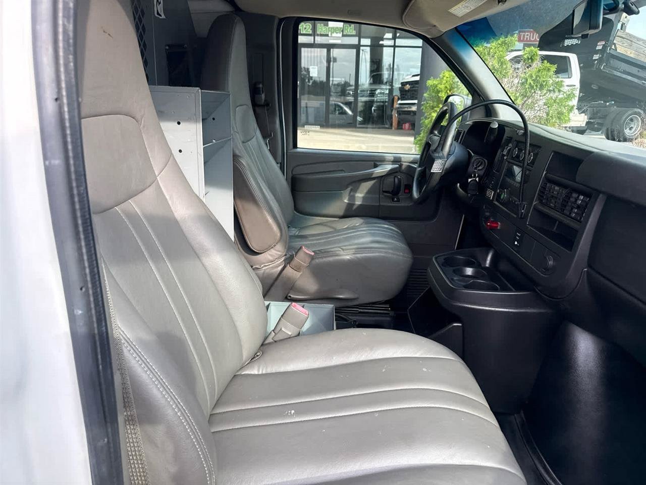 Used 2014 GMC Savana 3500 RWD image 19