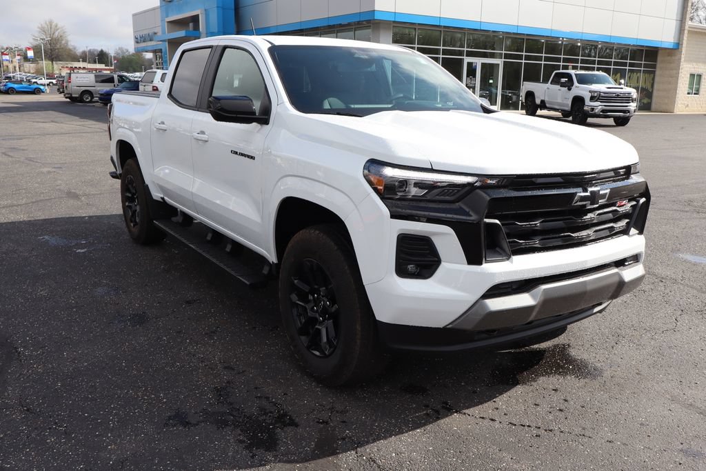 New 2026 Chevrolet Colorado Z71 w/ Midnight Edition AWD/4WD image 2