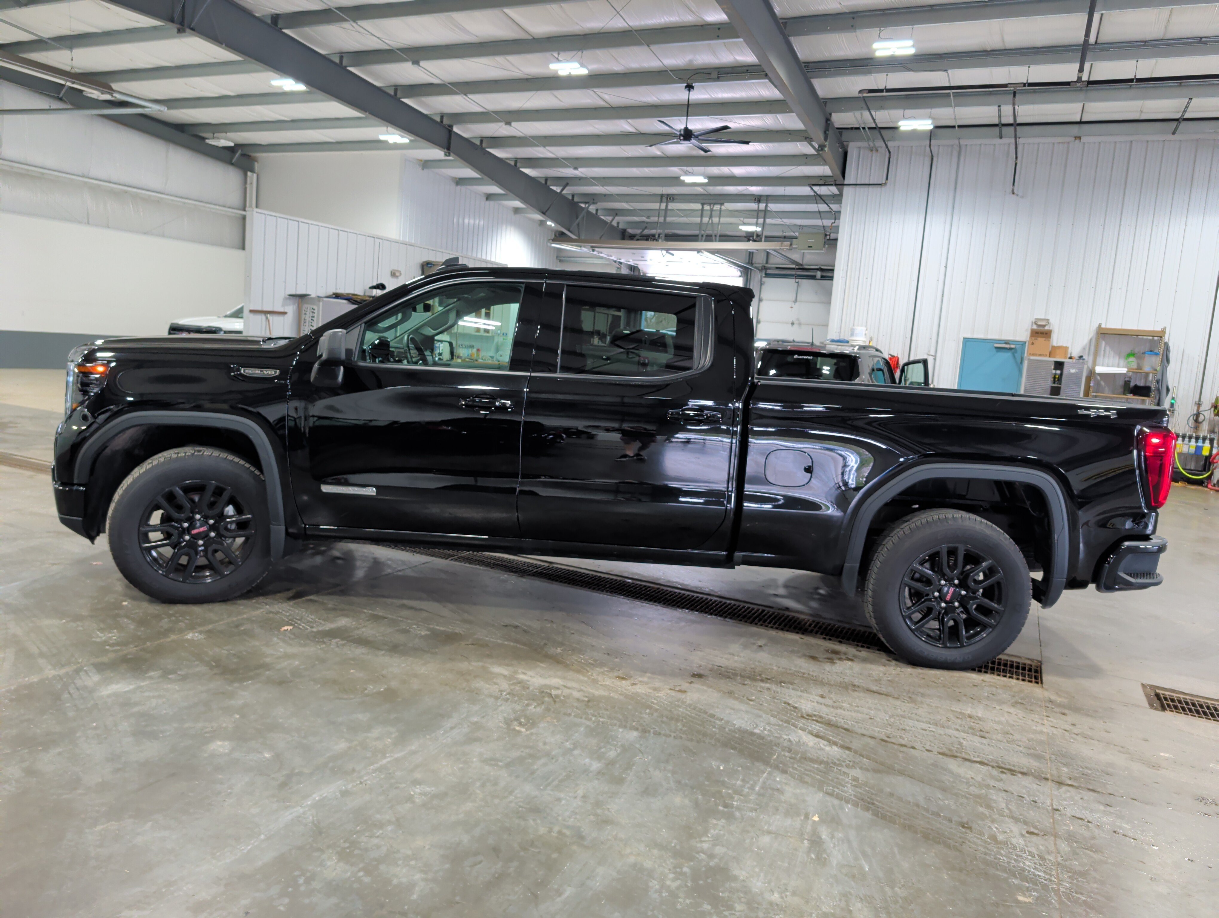Used 2025 GMC Sierra 1500 Elevation AWD/4WD image 5