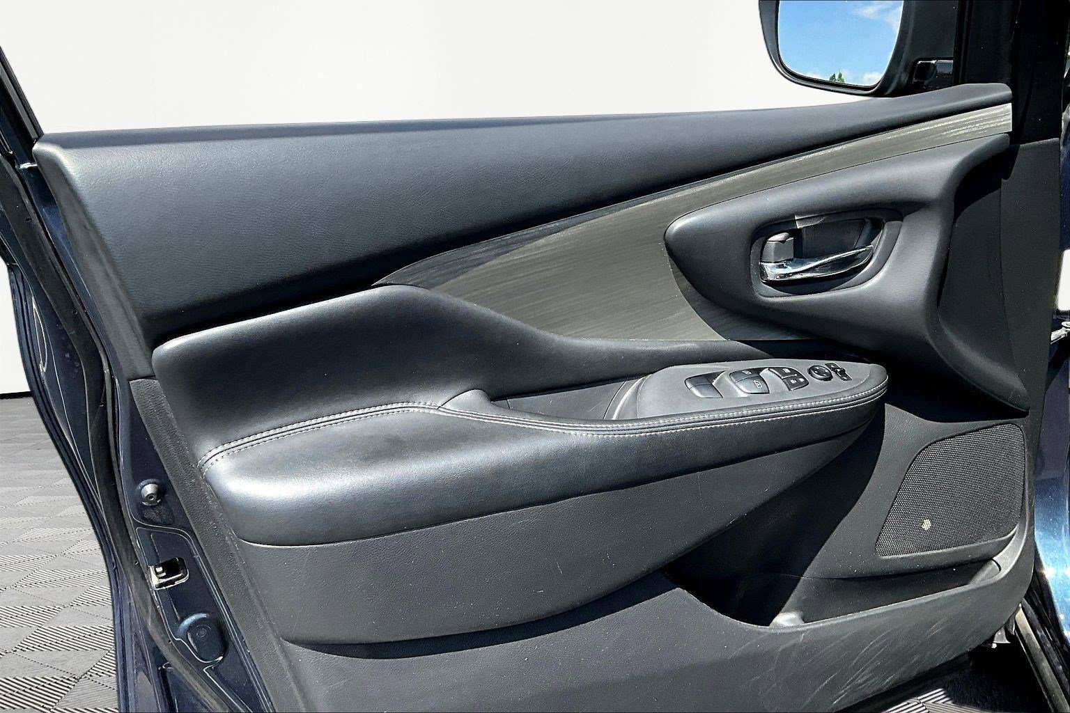 Used 2017 Nissan Murano S AWD/4WD image 19