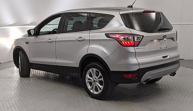 Used 2017 Ford Escape SE image 4