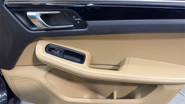 Used 2017 Porsche Macan S image 13