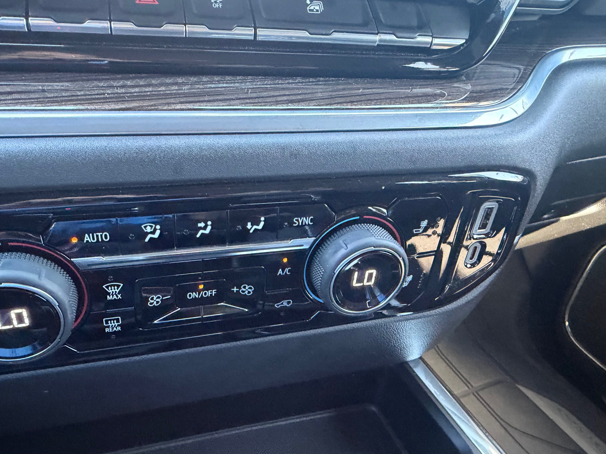 Used 2024 Chevrolet Silverado 1500 RST w/ Convenience Package II RWD image 41