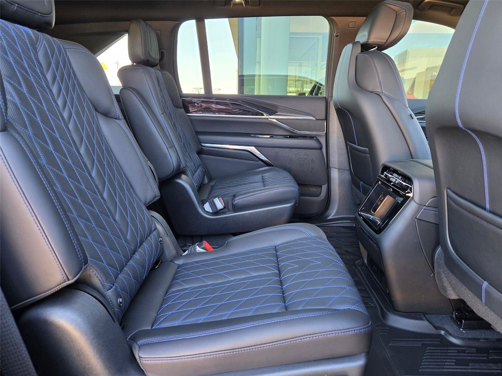 New 2026 Cadillac Escalade IQ Luxury 1 w/ LPO, Floor Liner Package AWD/4WD image 30