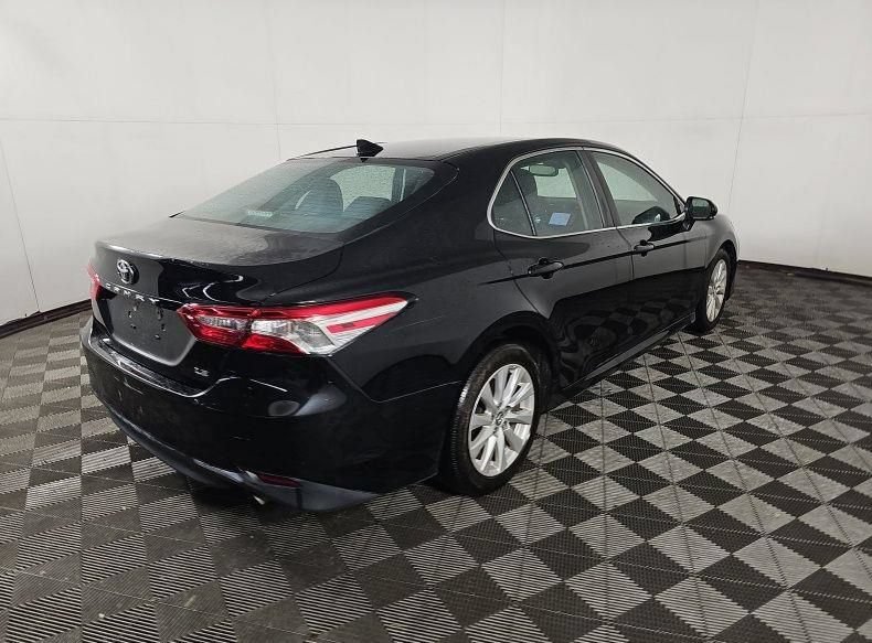 Used 2020 Toyota Camry LE w/ Convenience Package FWD image 4