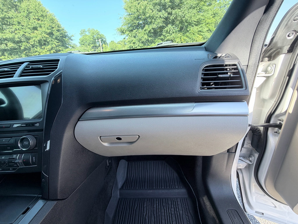 Used 2018 Ford Explorer XLT w/ Equipment Group 202A FWD image 21